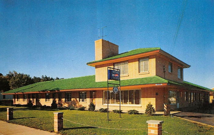 Brikcrete Motel - Vintage Postcard (newer photo)